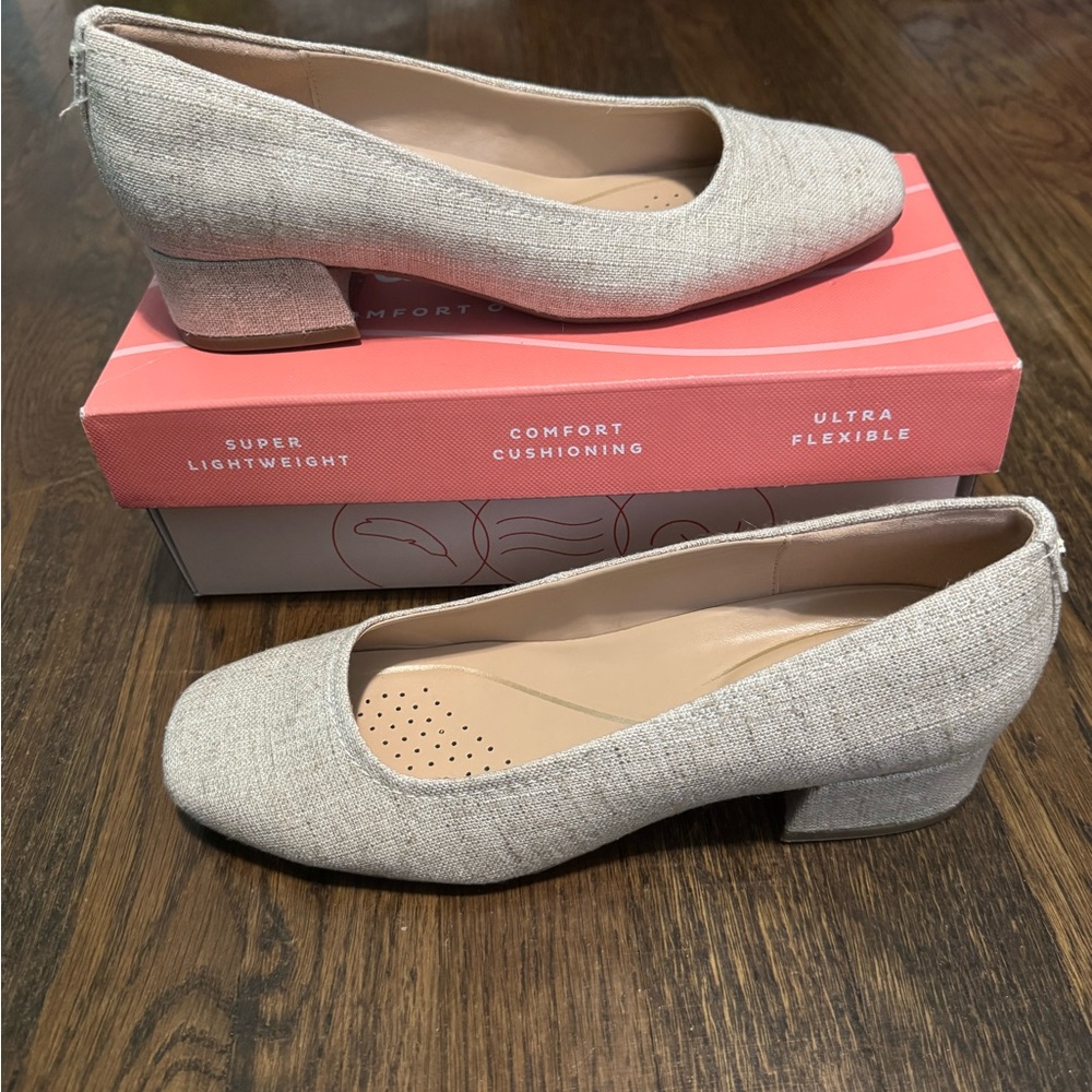 Easy Spirit Women's Beige Block Heel Short Pumps - Picture 3 of 7